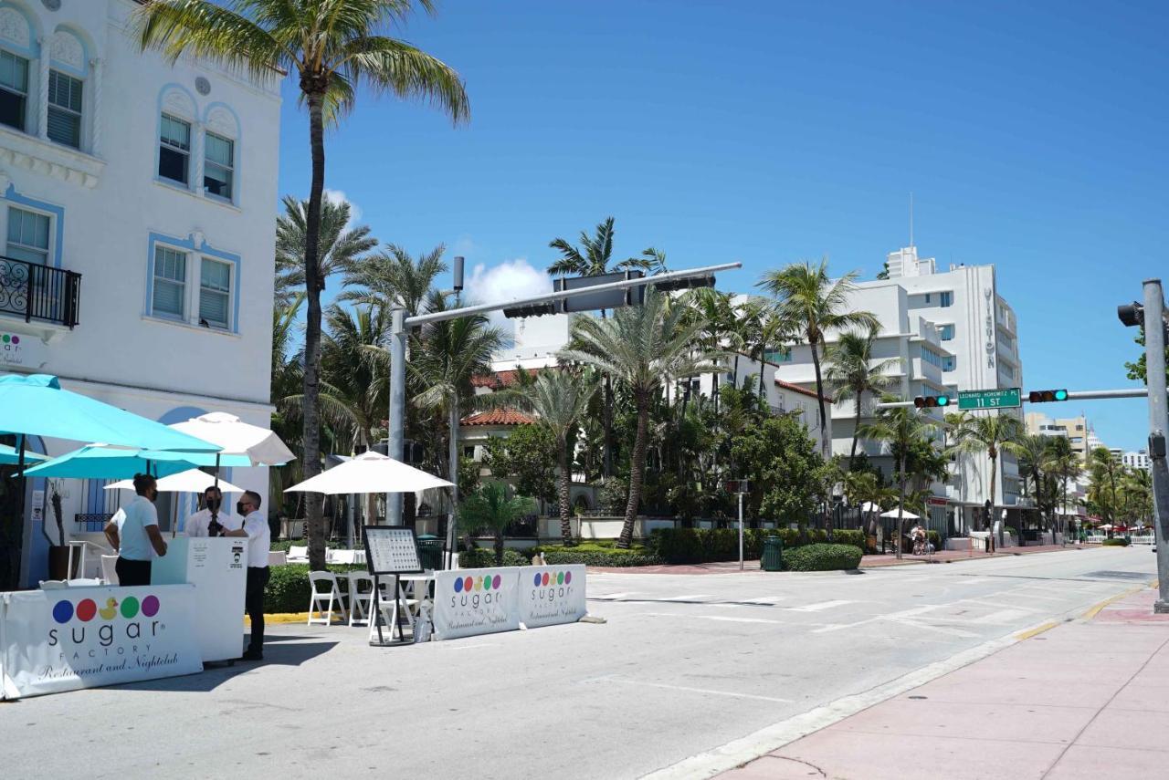 Deluxe At The Congress Apartahotel Miami Beach